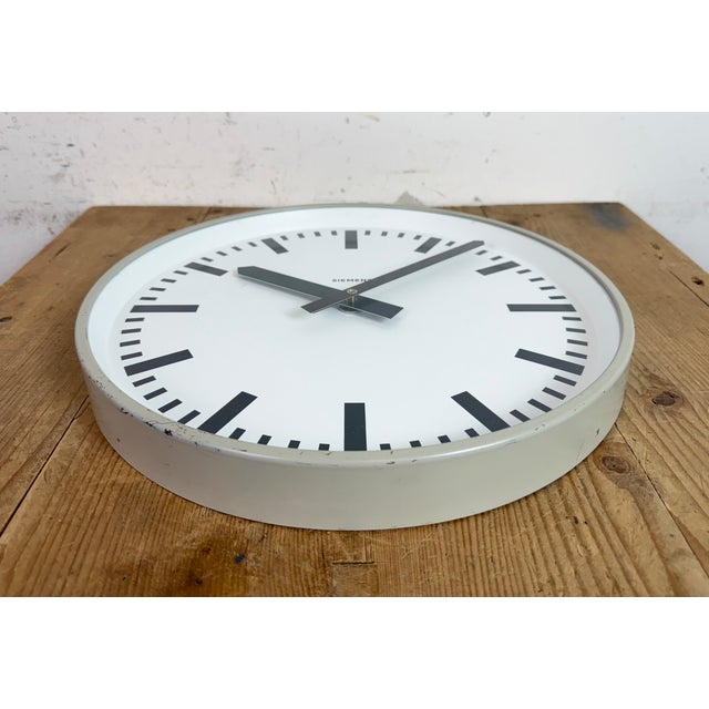 Gray Vintage Industrial Factory Wall Clock from Siemens, 1970s For Sale - Image 8 of 16