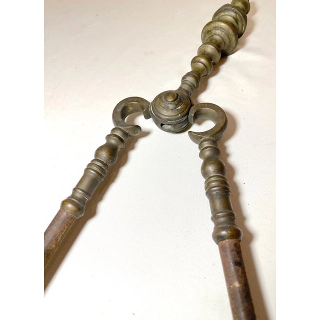 Antique 18th Century Wrought Iron Turned Brass English Fireplace Tongs Tool For Sale - Image 12 of 12