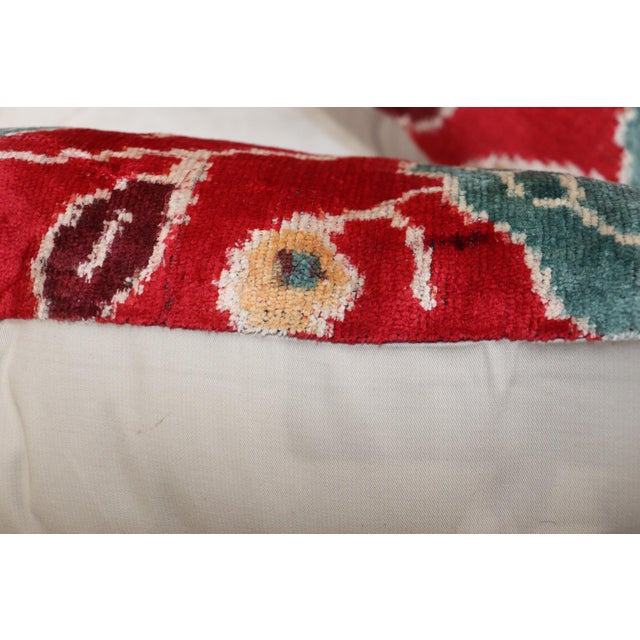 Early 20th Century Pair of Red Ikats Pillows rug no. i141 For Sale - Image 5 of 6