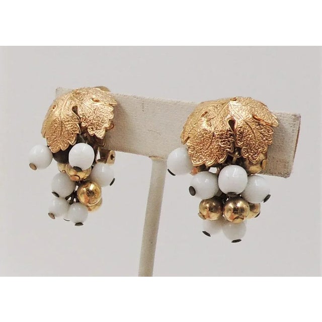 Vintage 1950s Signed Napier Goldtone & White Resin Grape Cluster Clip Back Earrings - 2 Pieces For Sale In Philadelphia - Image 6 of 7