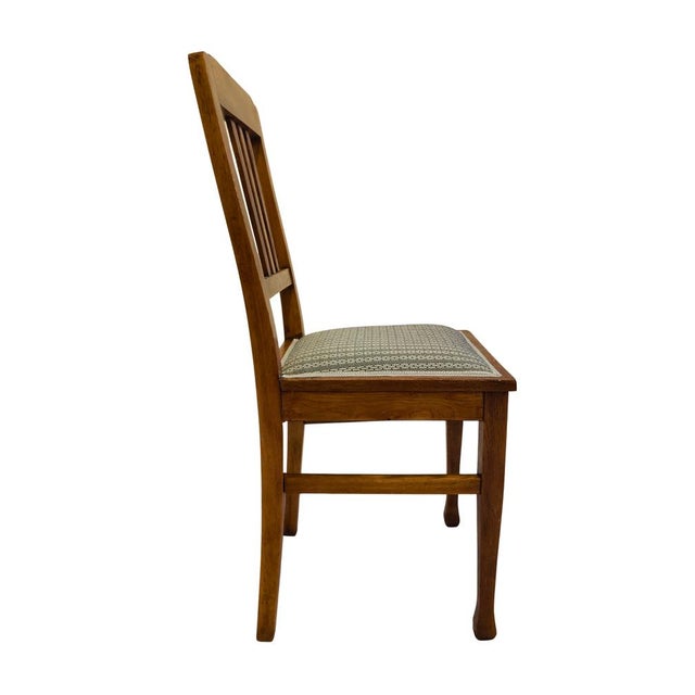 German Art Nouveau chair in solid oak, circa 1900. The chair features a restrained and functional design typical of the...