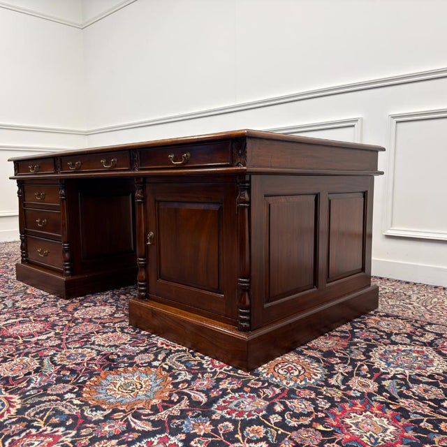 Large Classic English Desk in Leather For Sale - Image 6 of 18