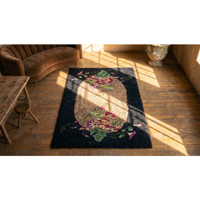 Mid 20th Century 1940s Tan Camel Roses Folk Art Antique American Hooked Rug 3'0" X 5'5" Handknotted Wool Carpet For Sale - Image 5 of 7