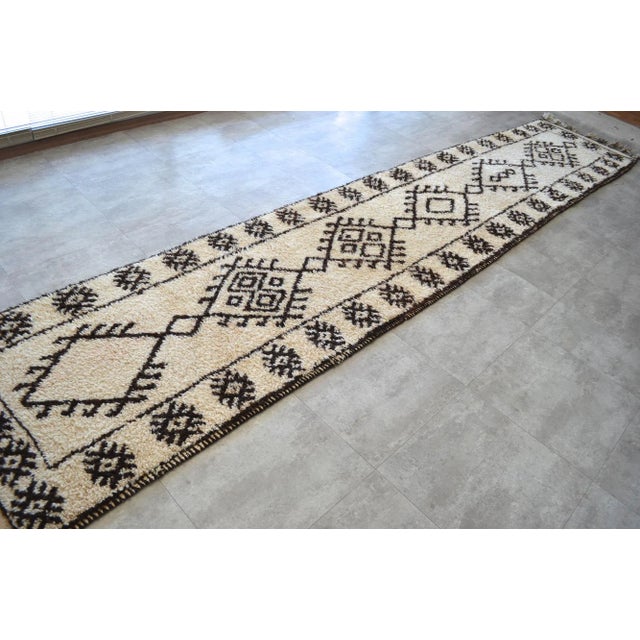 1970s Hand-Knotted Turkish Runner Rug . Tribal Extra Long Runner Rug - No Dyes - 2′11″ × 14′12″ For Sale - Image 5 of 13