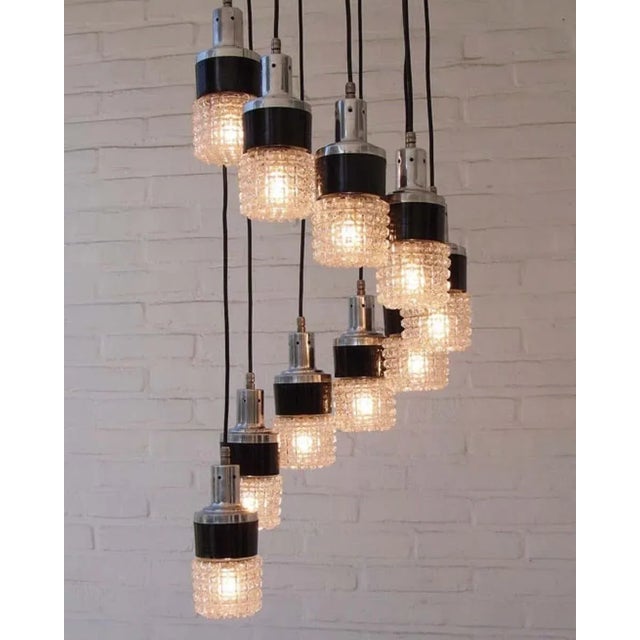 A cascading chandelier in the manner of Stilnovo made in Italy in the Seventies in perfect conditions. It works 110-240...