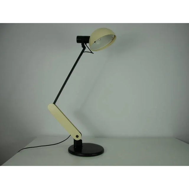 Metal Praxi Table Lamp attributed to Bruno Gecchelin for Guzzini, Italy, 1983 For Sale - Image 7 of 14