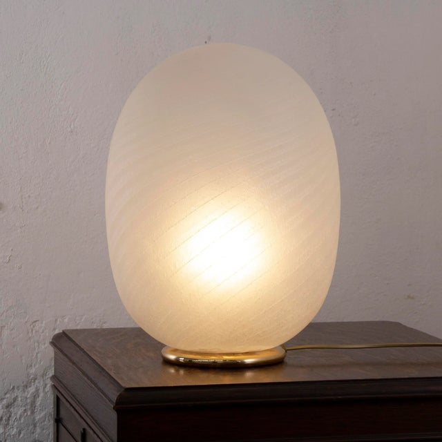 Large Egg Table Lamp in White Etched Murano Glass with Spiral Texture and Brass Base, 1970s For Sale - Image 5 of 10