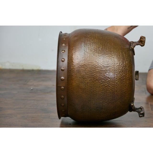 Mid-Century English Copper Planter with Paw Feet - Arts and Crafts Style For Sale - Image 10 of 12