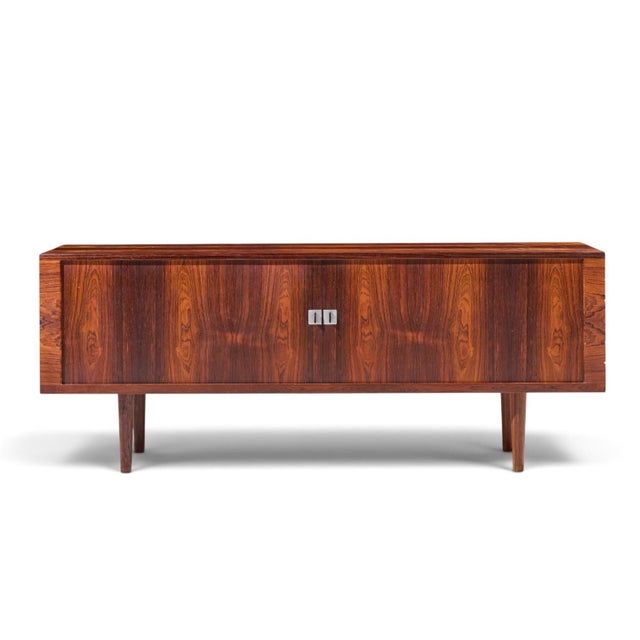 Hans Wegner for Ry Møbler RY-25 President Mid Century Rosewood Credenza This credenza measures: 78.75 wide x 19.25 deep x...