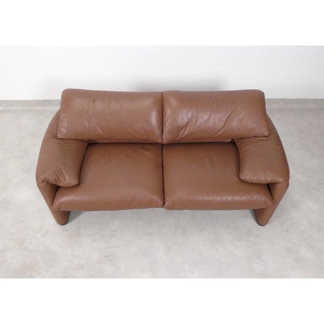 Cassina Vintage Maralunga 2-Seater Sofa in Mocca Leather by Vico Magistretti for Cassina, 1980s For Sale - Image 4 of 18
