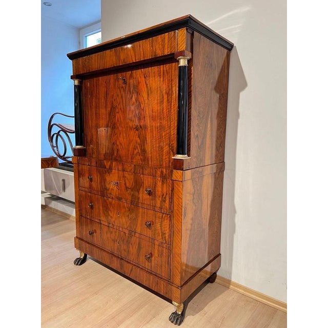 Biedermeier Secretary in Walnut and Maple, 1820 For Sale - Image 4 of 18