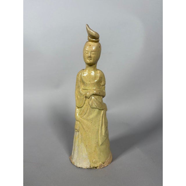 Sculpture of a court lady, Sui dynasty (581-618), China, glazed terracotta For Sale