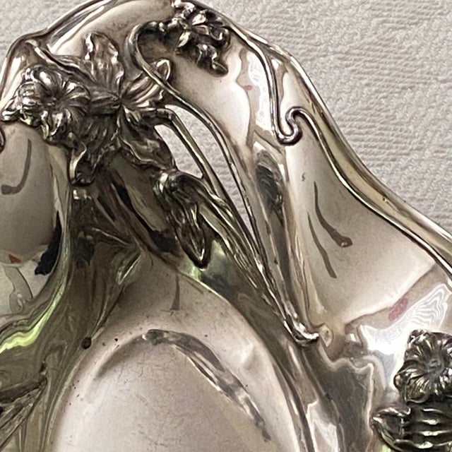 Late 19th Century Antique 1899 Wilcox Silver Plated Art Nouveau Daffodil Centerpiece Bowl #9111 For Sale - Image 5 of 12