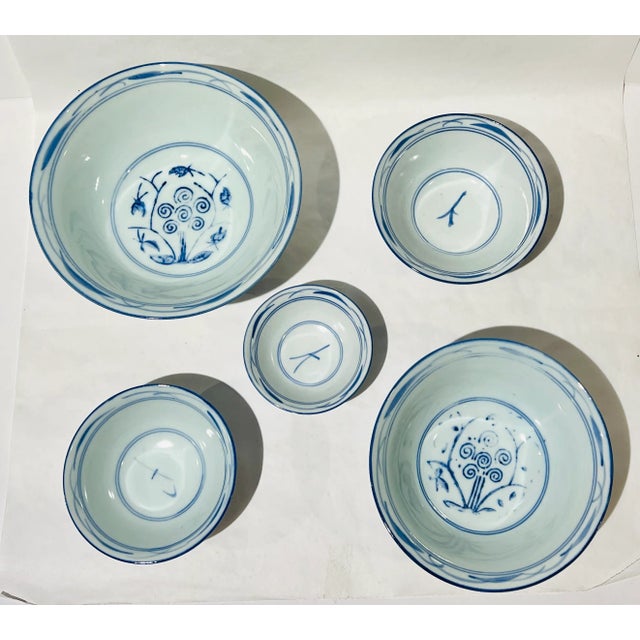 Set of Five Vintage Blue and White Nesting Asian Serving Bowls For Sale - Image 10 of 10