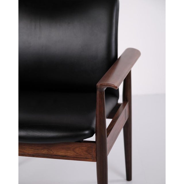 Diplomat 209 Armchair in Rosewood and Black Leather by Finn Juhl for France & Son, 1960s For Sale - Image 7 of 13