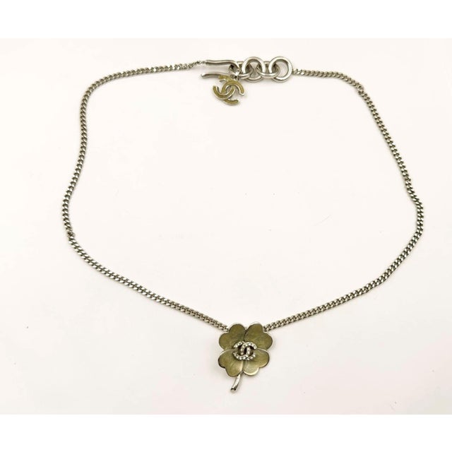 Contemporary Chanel Vintage Silver CC Mint Clover Pendant Necklace For Sale - Image 3 of 6
