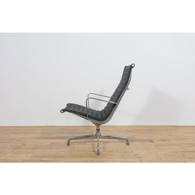 Herman Miller EA124 Lounge Chair by Charles & Ray Eames for Herman Miller, United States, 1980s For Sale - Image 4 of 18