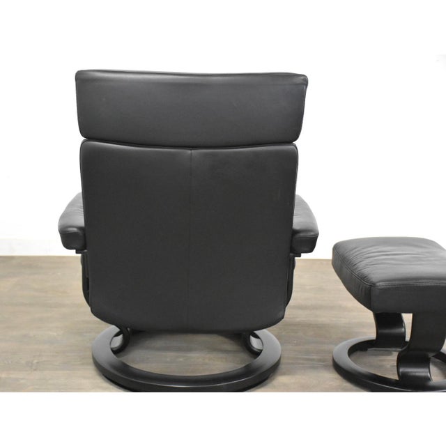 Mid-Century Modern 1960s Black Leather Ekornes Stressless Recliner and Ottoman For Sale - Image 3 of 9
