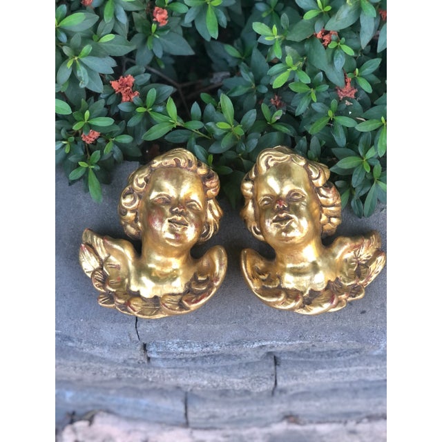 Italian Vintage Mid 20th Century Italian Gold Gilt Wood Cherubs Angel Puttis - A Pair For Sale - Image 3 of 10
