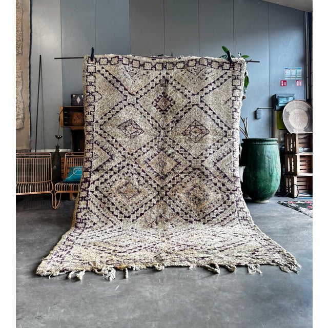 Vintage Beni Mguild Berber Rug – Middle Atlas, Morocco 200 × 320 cm This exceptional vintage Beni Mguild rug originates...
