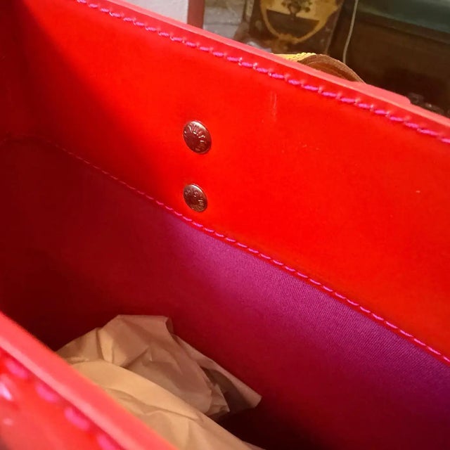 2002 Louis Vuitton Red Vernis Patent Leather Reade Tote Bag by Robert Wilson For Sale - Image 17 of 17