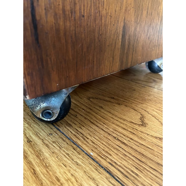 Brown 1960s Mid-Century Modern Founders Walnut Expanding Bar Cart For Sale - Image 8 of 10