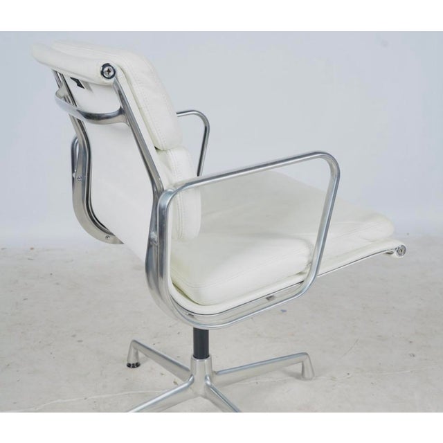 Eames Mid 20th Century Authentic Charles & Ray Eames for Vitra Ea 208 White Leather Soft Pad Swivel Chair For Sale - Image 4 of 8