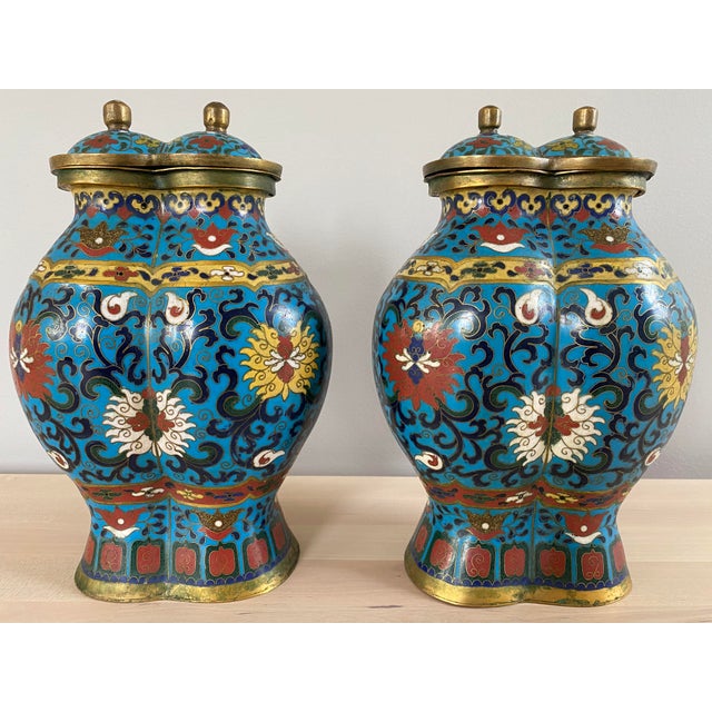 1950s Chinese Cloisonné Double Gourd Jars Sourced by Mario Buatta from Slatkin & Co. - a Pair For Sale - Image 13 of 13