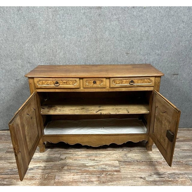 Louis XV Bressan Buffet in Walnut and Elm Burl, 18th Century For Sale - Image 4 of 9