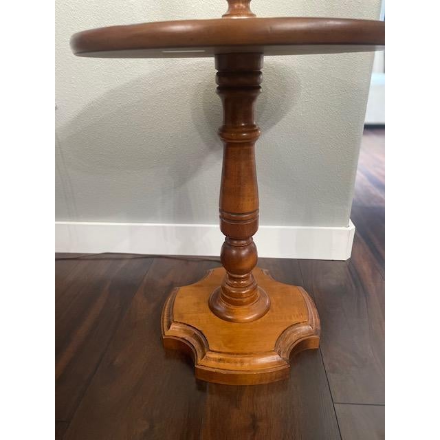 Traditional Vintage Tell City Chair Co. Andover Accent Table With Built-in Lamp & Original Textured Shade For Sale - Image 3 of 6