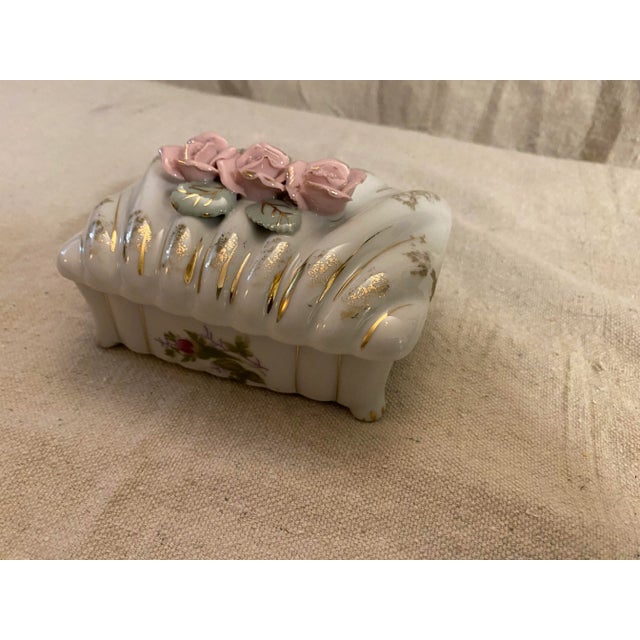 1960s Vintage Porcelain Frosted Flowers White Gilded Trinket Box For Sale In Raleigh - Image 6 of 12