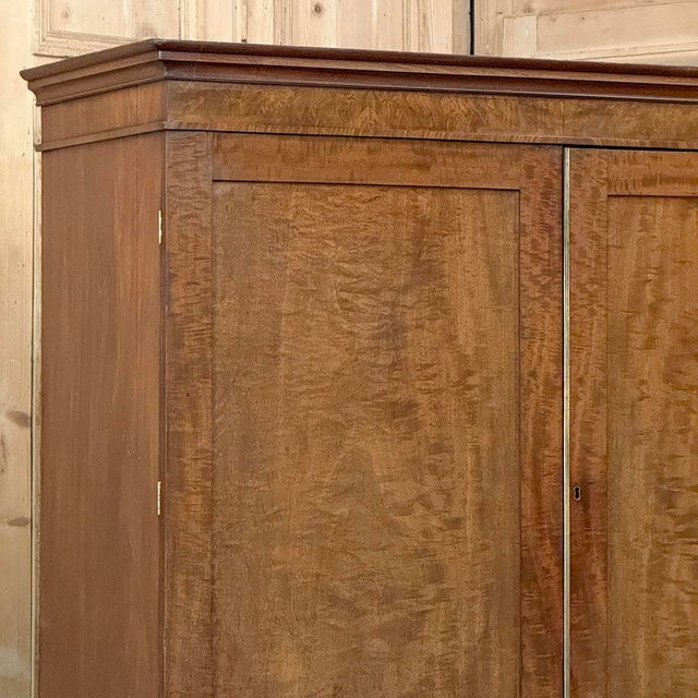 Early 19th Century 19th Century English Figured Walnut Linen Press ~ Wardrobe For Sale - Image 5 of 18
