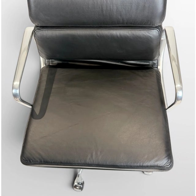 Black Herman Miller Eames Aluminum Group Soft Pad Management Chair – Black Leather For Sale - Image 8 of 11