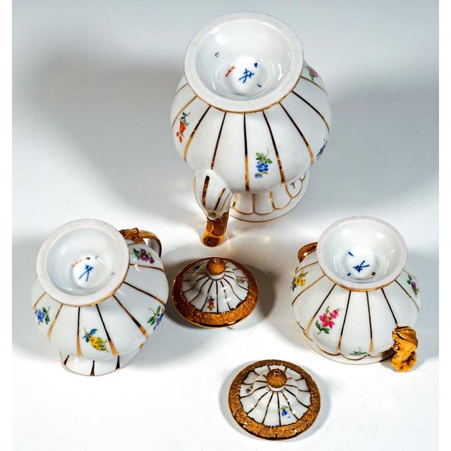 X-Form Mocha Service for 6 in Gilt Bronze with Scattered Flowers from Meissen, 1980s, Set of 21 For Sale - Image 4 of 10