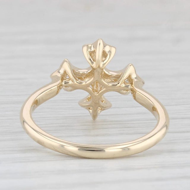 New VS2 Diamond Cross Ring 14k Yellow Gold Size 6.5 For Sale - Image 4 of 8