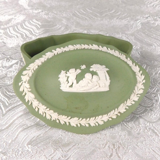 Traditional 1950s Wedgwood Japerware Celedon Oval Covered Trinket Box For Sale - Image 3 of 8
