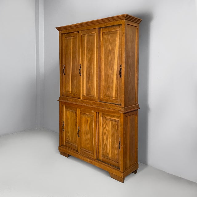 Italian Art Nouveau sideboard in wood, 1920s Rectangular wooden sideboard with two sections. The upper section has three...