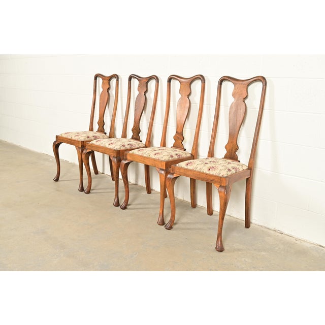 Queen Anne Baker Furniture Style Queen Anne Solid Oak Dining Chairs, Set of Four For Sale - Image 3 of 11