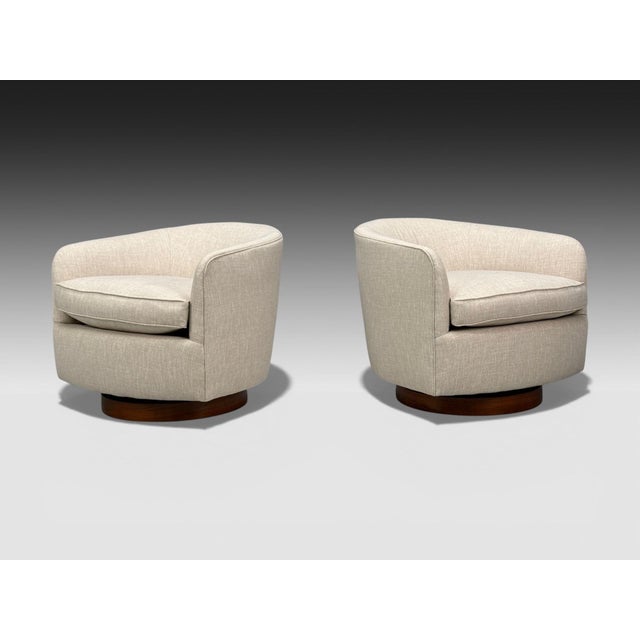 Mid-Century Modern Milo Baughman, Swivel Chairs, Beige Upholstery, Walnut, Usa, 1970s For Sale - Image 3 of 13
