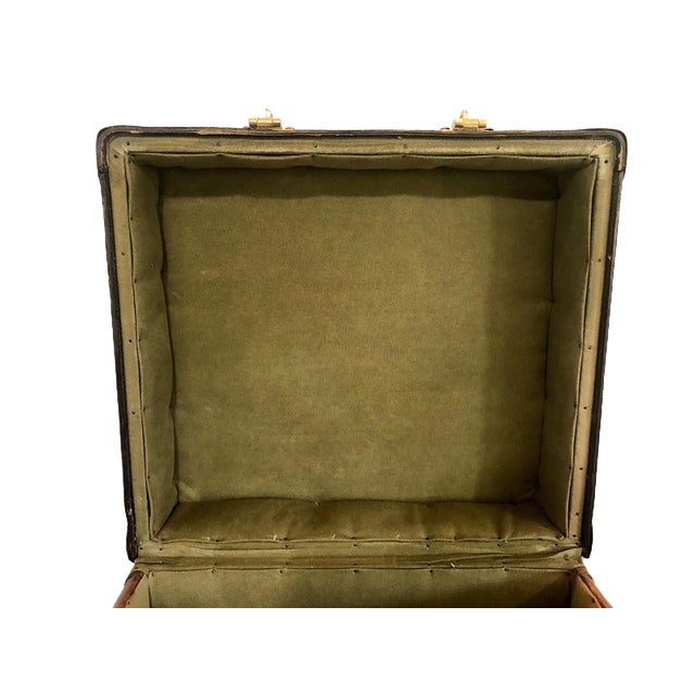 Edwardian Leather Luggage With British Royal Arms For Sale - Image 16 of 18