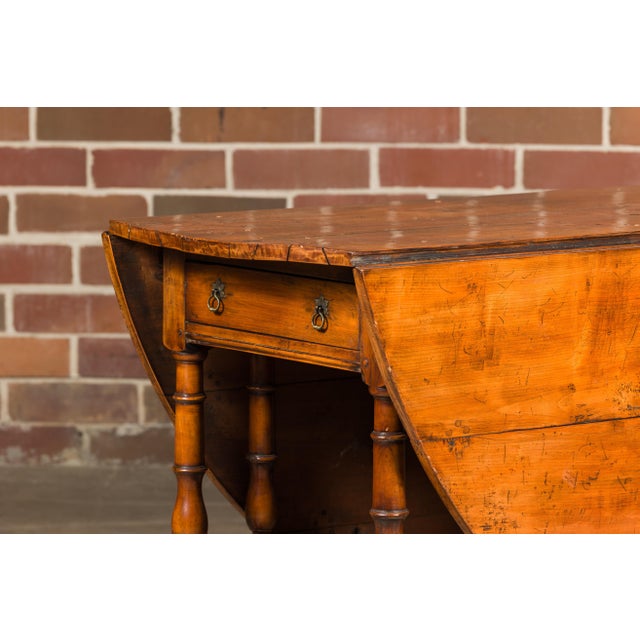 Brown English 19th Century Pine Drop-Leaf Table with Oval Top and Turned Legs For Sale - Image 8 of 12