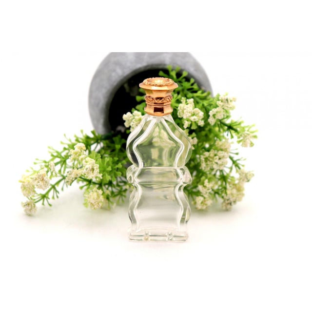 Perfume Bottle in Glass and 15k Gold For Sale - Image 5 of 5