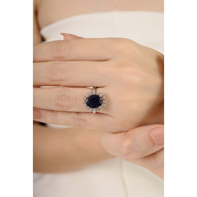 Royal Blue Sapphire Lady Diana Ring Wtih Diamonds in 18k White Gold Size 5 For Sale In New York - Image 6 of 14