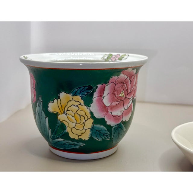 Late 20th Century Green Floral Chinoiserie Planter With Tray For Sale - Image 5 of 10