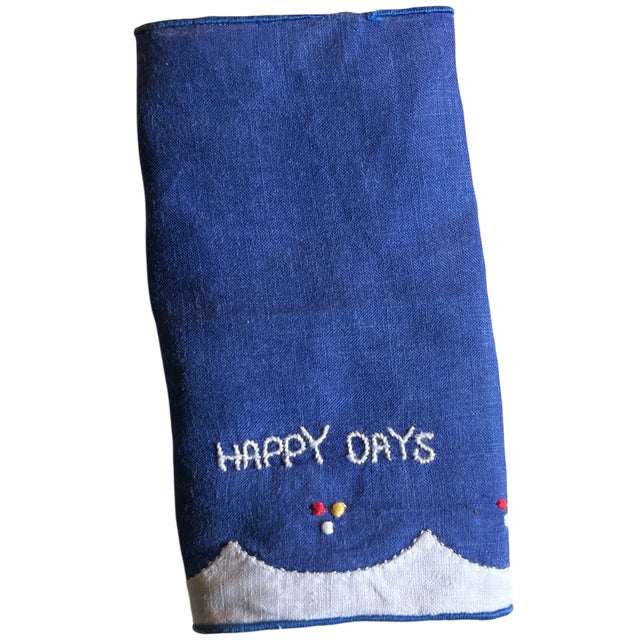 Vera Neumann Set of 7 Vintage 1960s Hand-Embroidered "Happy Days" Linen Cocktail Napkins Äì Scallop Edge Detail For Sale - Image 4 of 6