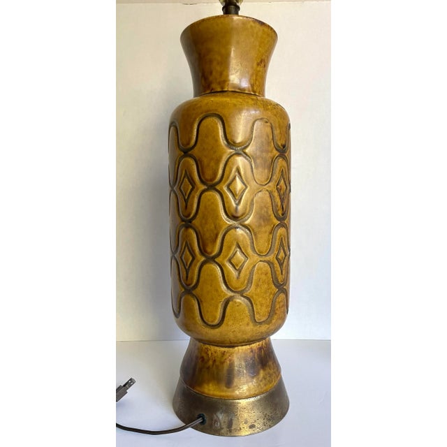 Ceramic 1960s Mid-Century Modern Ceramic Glazed Pottery Lamp For Sale - Image 7 of 9