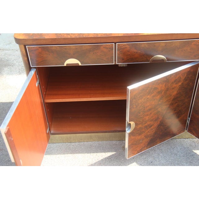 Walnut Burl and Brass Sideboard by Carlo Torriggiani, 1970 For Sale - Image 10 of 16