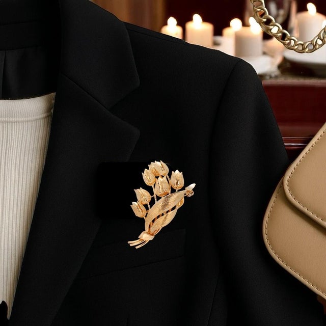 Contemporary Vintage Tiffany Co 18 Karat Yellow Gold Tulip Brooch Signed Italy For Sale - Image 3 of 9