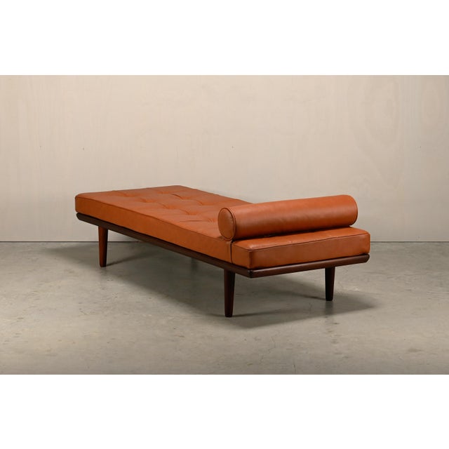 Beautiful early Daybed Model GE19 designed by Hans J. Wegner for Getama Denmark 1960s. Teak frame with tapered legs in...