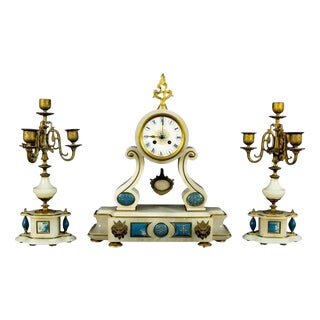 French Alabaster and Gilt Bronze Clock Garniture with Candelabra, 1870, Set of 3 For Sale